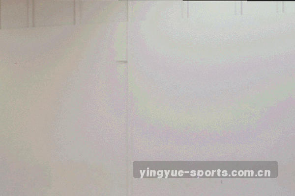 实时比分界面，主客队比分数字以亮橙色高亮显示，带有脉冲光效